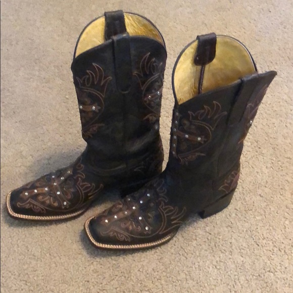 Boots - Picture 4 of 8